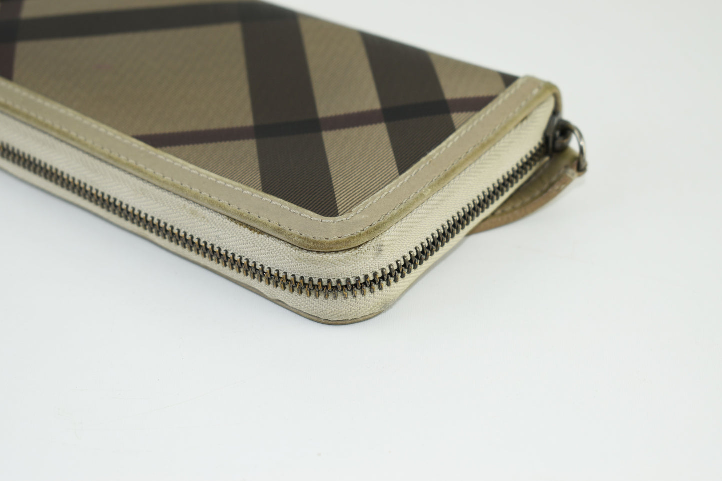 Burberry Grey Smoked Check PVC And Leather Zip Around Women Wallet 19cm, V.Good 7/10