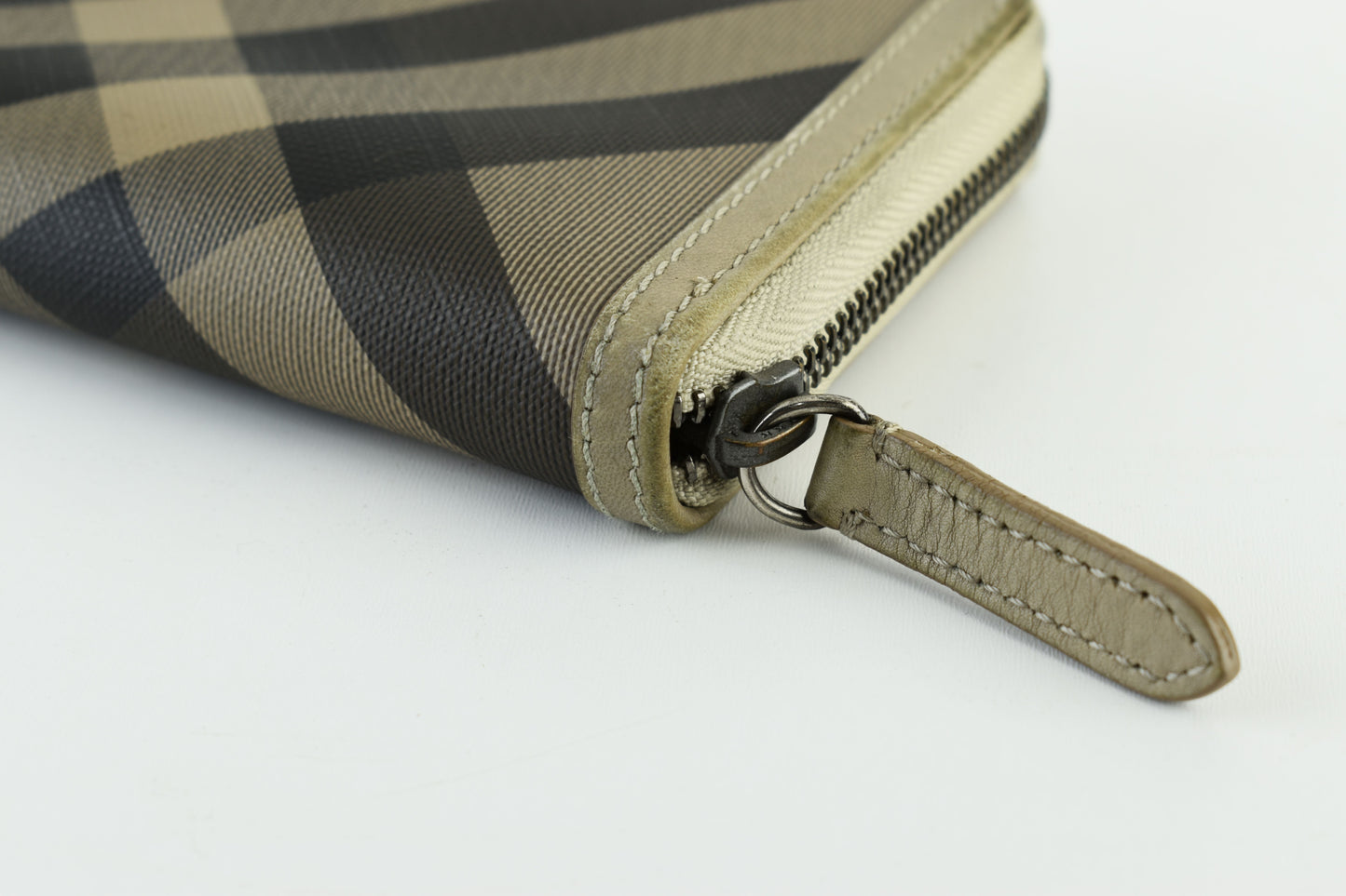 Burberry Grey Smoked Check PVC And Leather Zip Around Women Wallet 19cm, V.Good 7/10