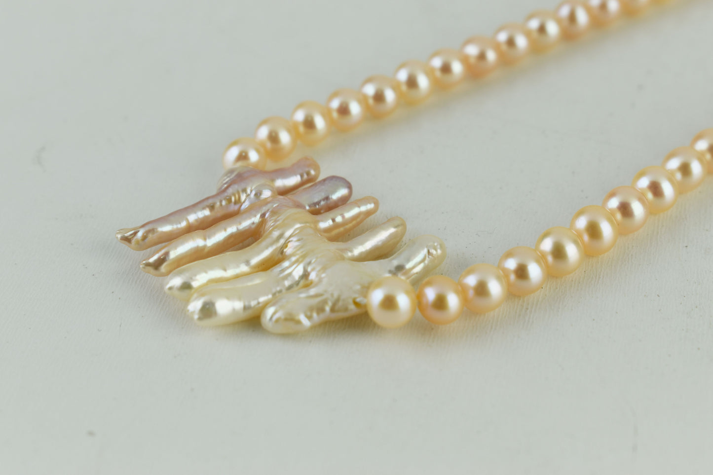 Langer Austria Creamy Ø 6.4mm Pearls , 46cm Long, 32g, Women Necklace, Excellent 9/10