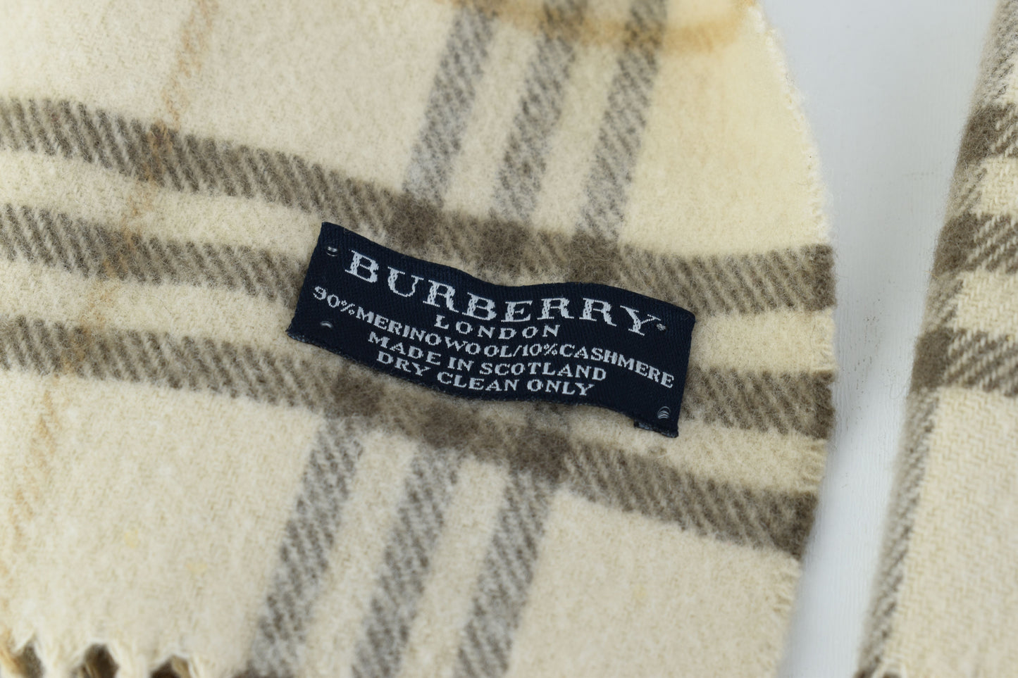 Burberry London wool & cashmere scarf 29cm x 172cm, Excellent 9/10