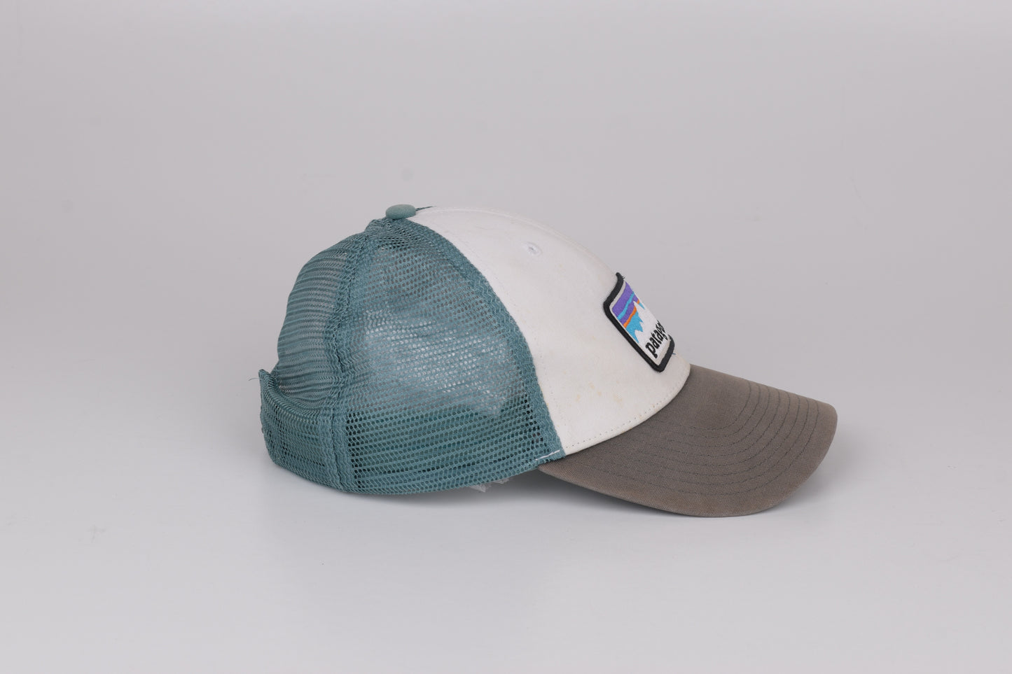 * Patagonia Shop Sticker Patch Trucker Hat (White w/Forge Grey) Cap, V.Good 8/10