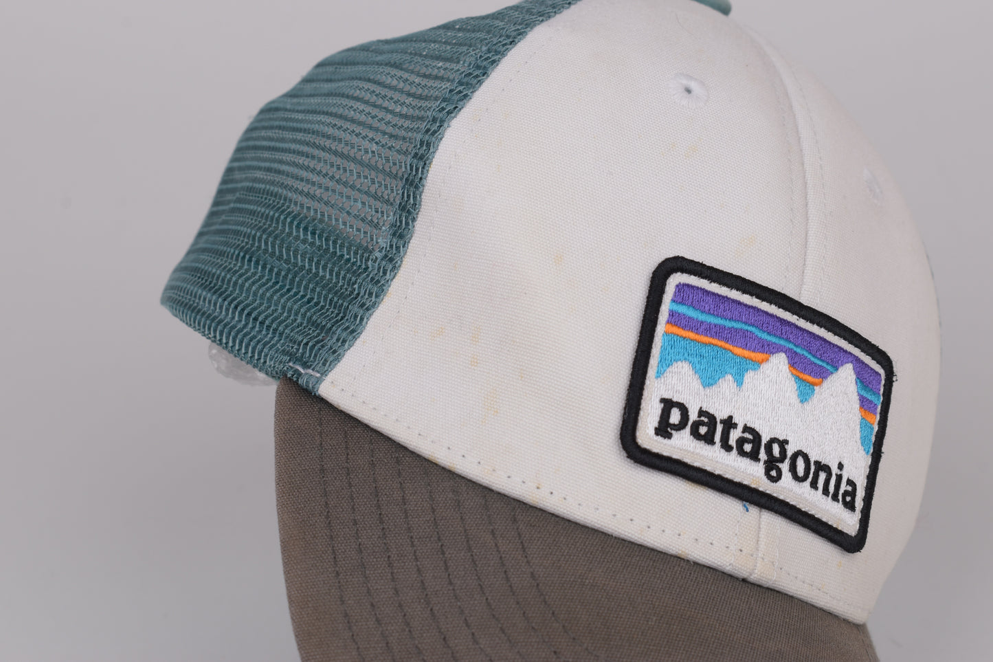 * Patagonia Shop Sticker Patch Trucker Hat (White w/Forge Grey) Cap, V.Good 8/10