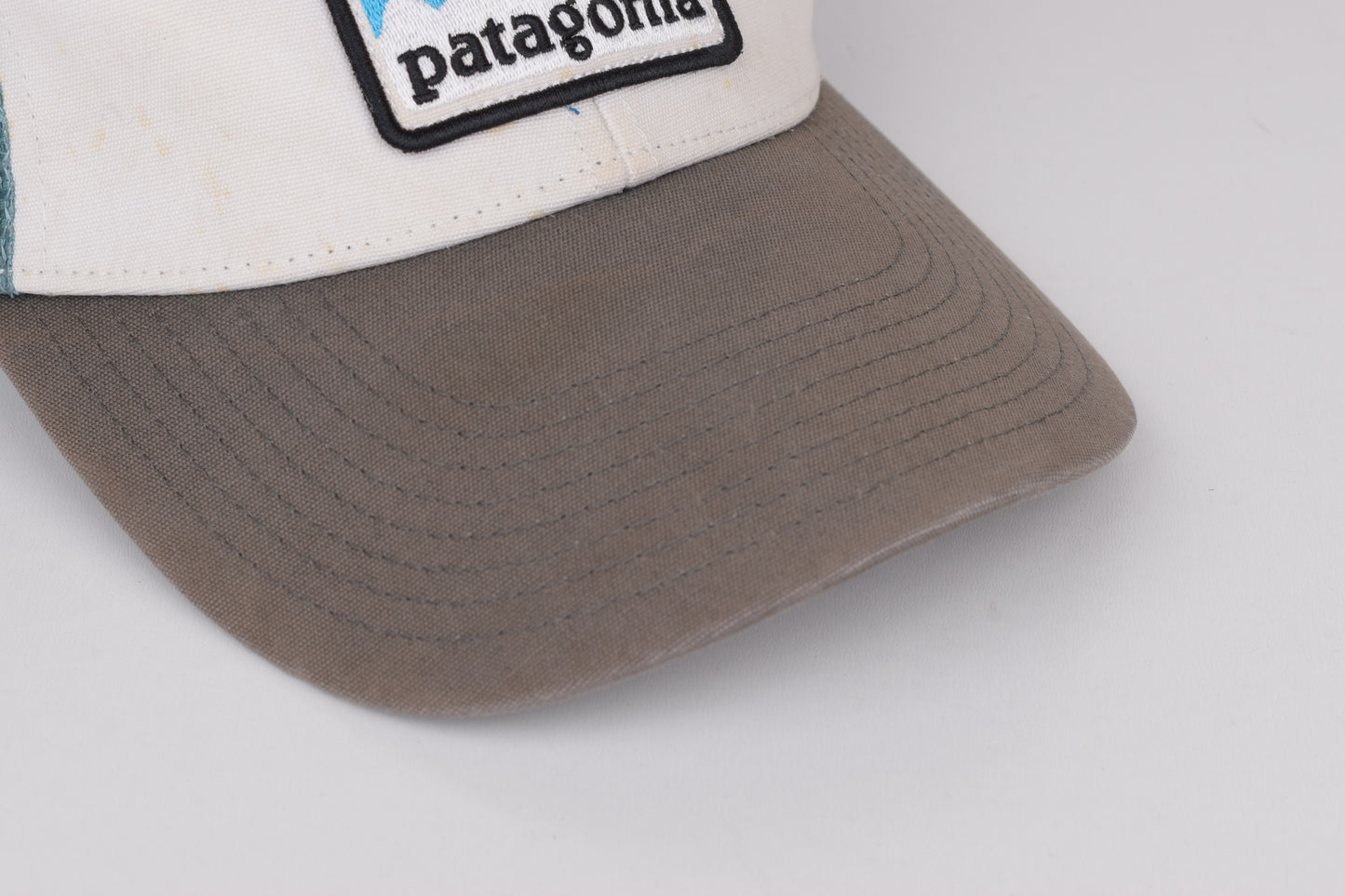 * Patagonia Shop Sticker Patch Trucker Hat (White w/Forge Grey) Cap, V.Good 8/10