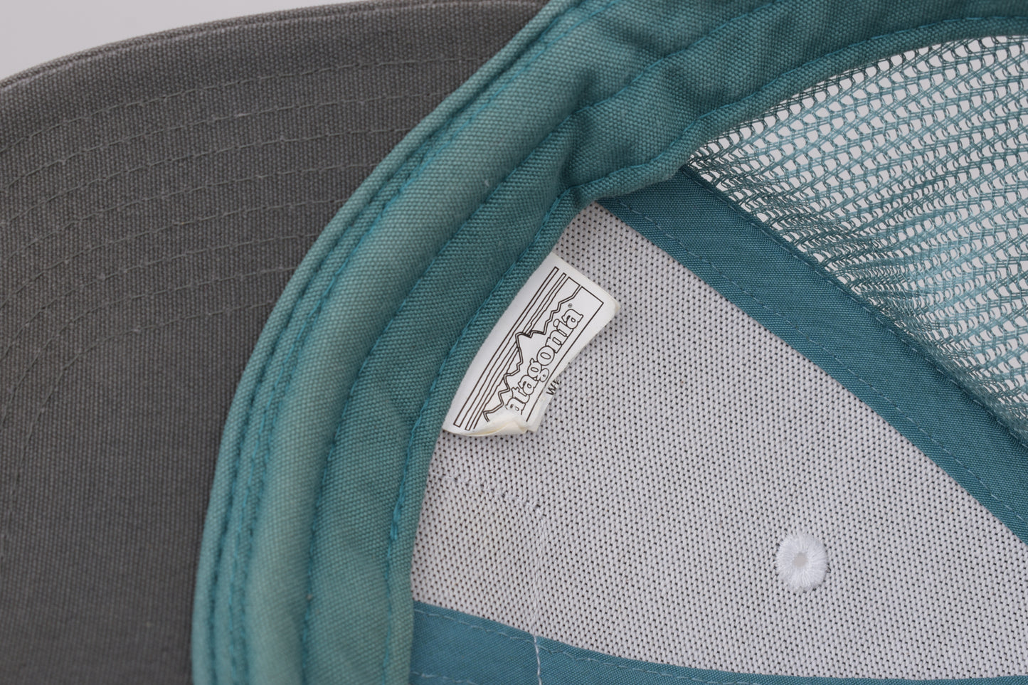 * Patagonia Shop Sticker Patch Trucker Hat (White w/Forge Grey) Cap, V.Good 8/10