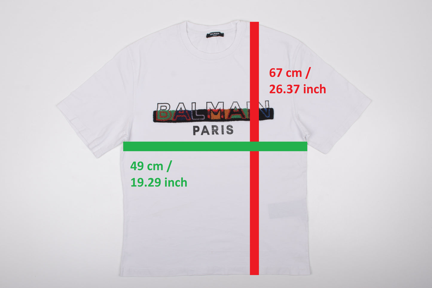 T-shirt blanc pour hommes Balmain avec logo texturé fendu, taille S, très bon état 7/10