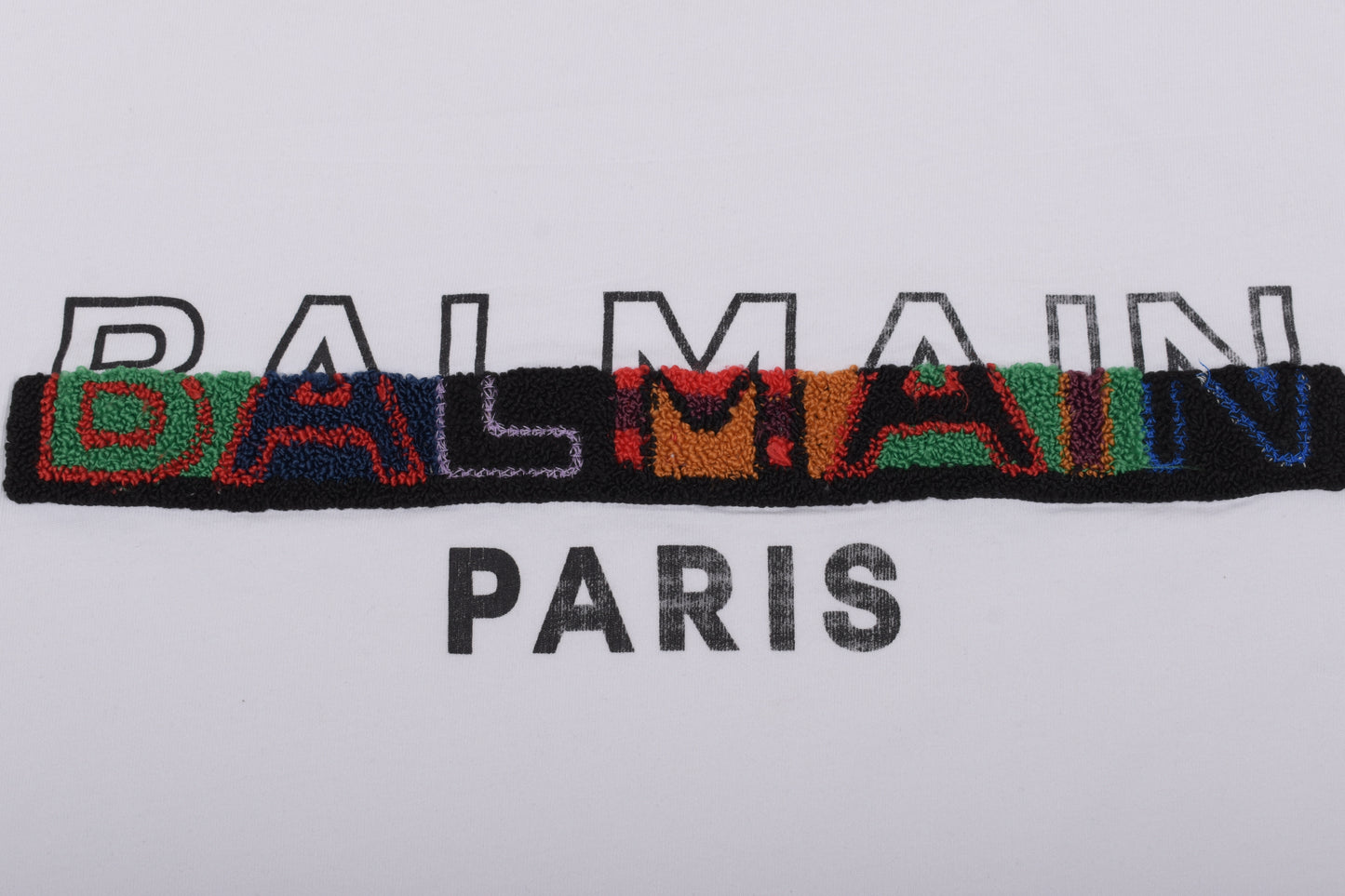 T-shirt blanc pour hommes Balmain avec logo texturé fendu, taille S, très bon état 7/10