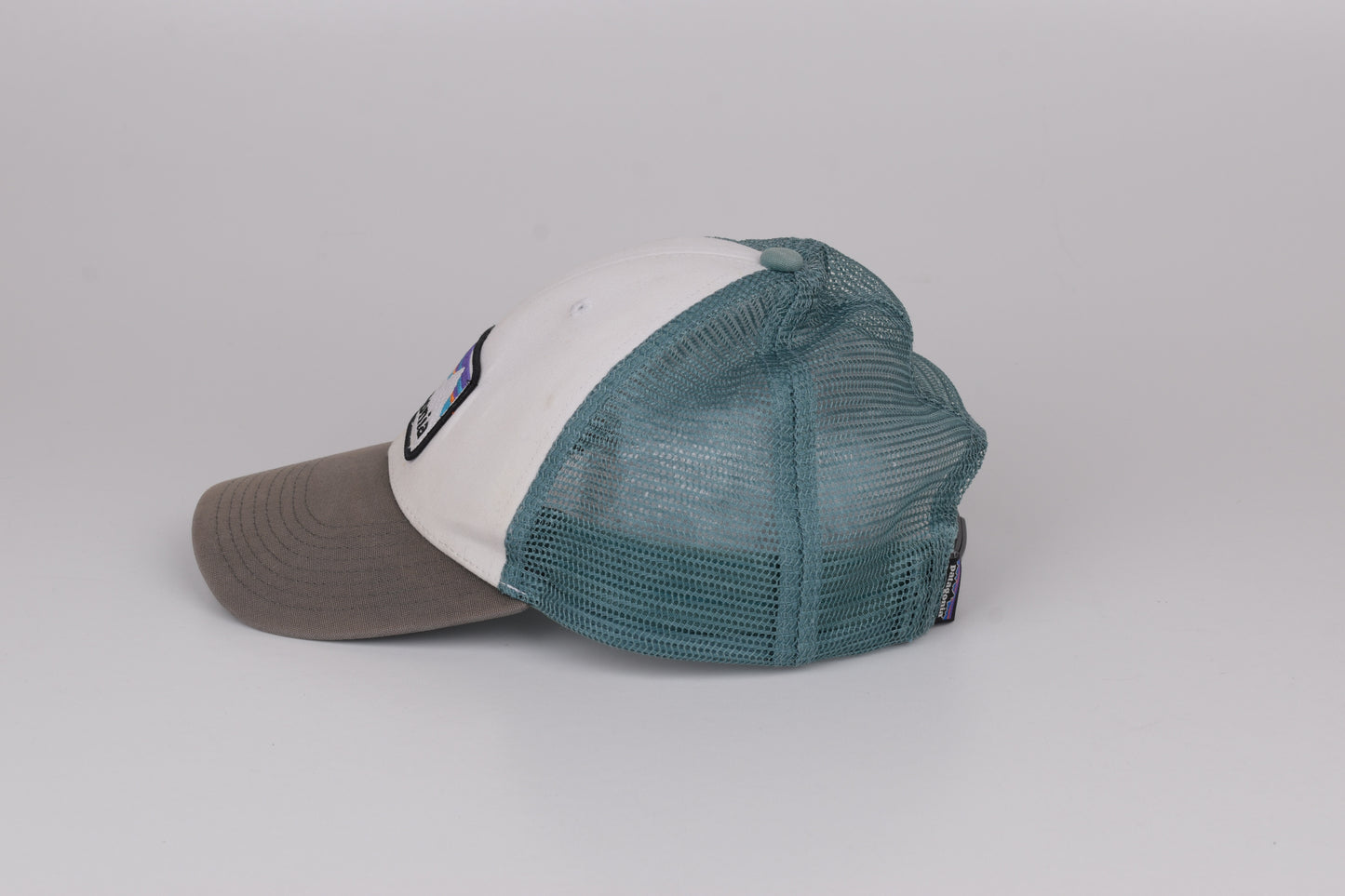 * Patagonia Shop Sticker Patch Trucker Hat (White w/Forge Grey) Cap, V.Good 8/10